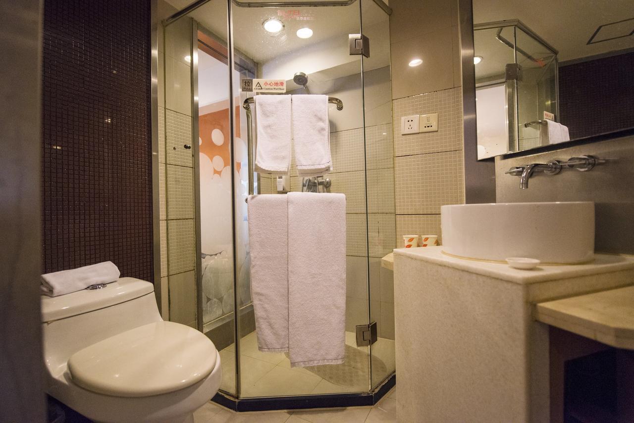 Motel Shenzhen Longgang Longcheng Square Metro Station Екстер'єр фото