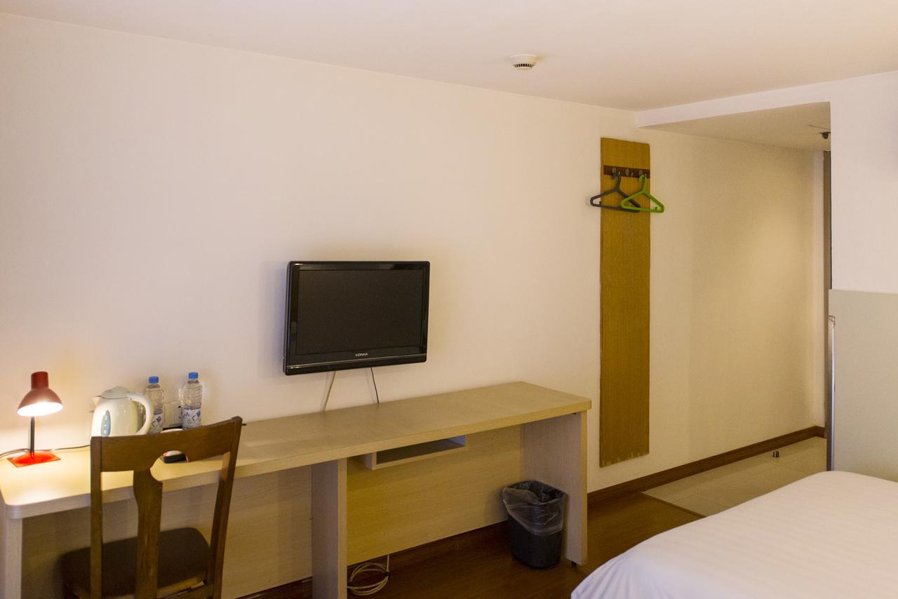 Motel Shenzhen Longgang Longcheng Square Metro Station Екстер'єр фото